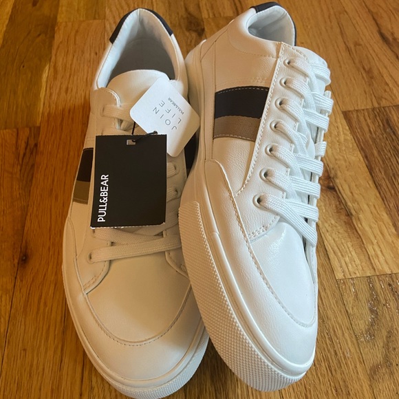 White, Navy blue, and gray Pull&Bear sneakers. - Picture 3 of 3
